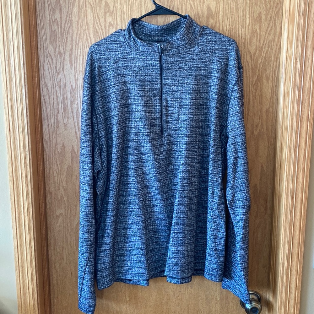 Lululemon Metal Vent 1/4 Zip Men’s XXL Grey/Black gently used, great condition!